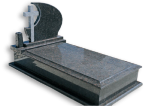 Klasszikus fedlapos síremlék íves keresztes fejkővel