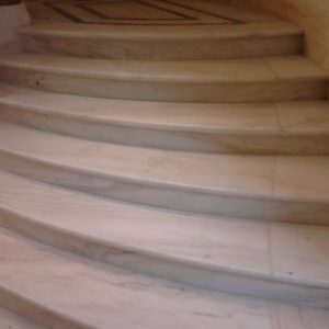 1.-Ruskicai-márvány-íves-lépcső-400x284