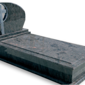 Klasszik fedlapos síremlék keresztes emlékkel